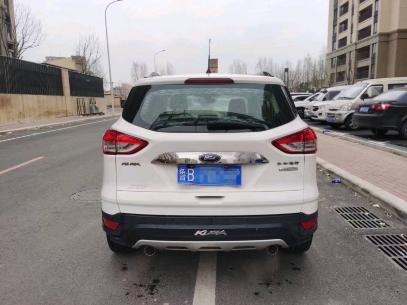 东营13年福特翼虎6