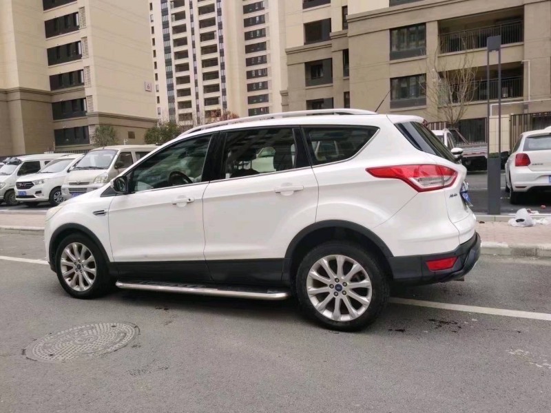 东营13年福特翼虎8