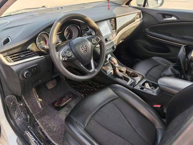 东营16年别克威朗6