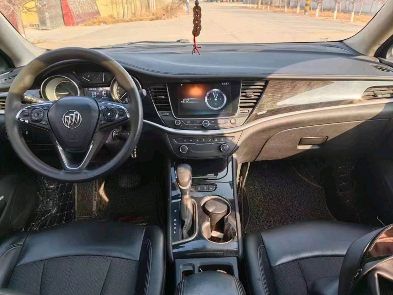 东营16年别克威朗8