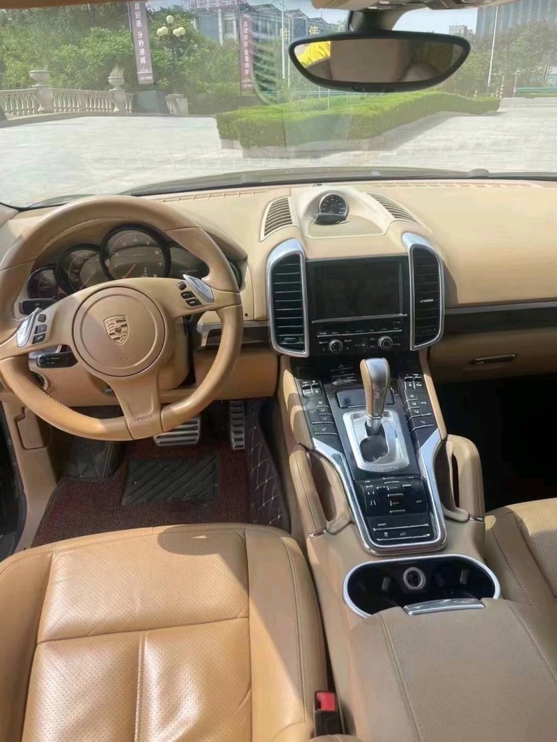 济南13年保时捷卡宴6