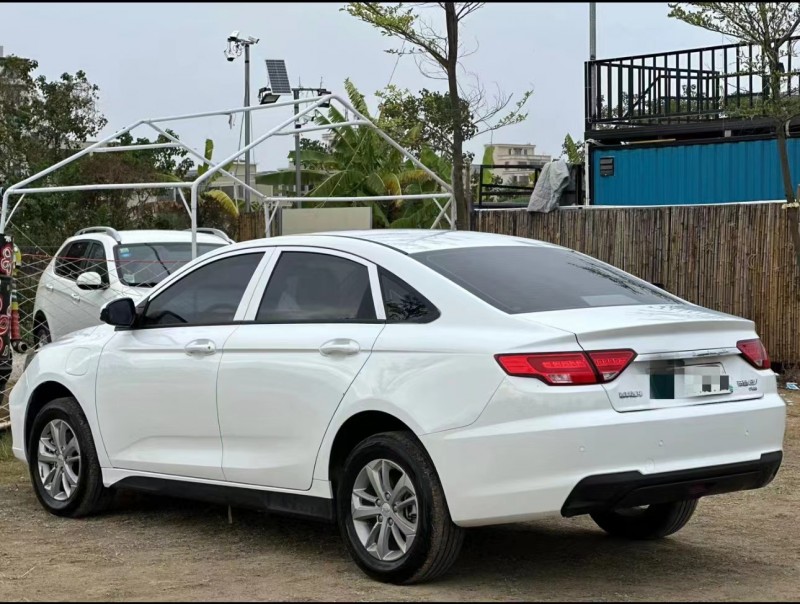 济宁23年吉利帝豪EV4