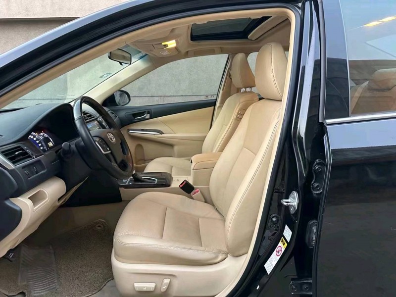 济南17年丰田凯美瑞5