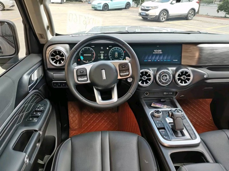 成都21年长城汽车坦克3009