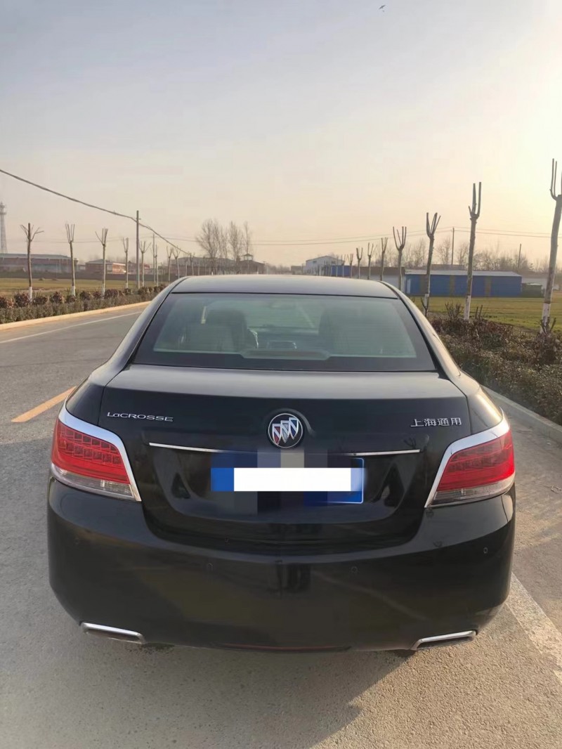 济宁12年别克君越8