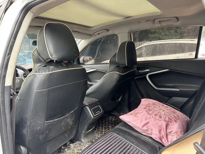 济宁17年北汽幻速S68