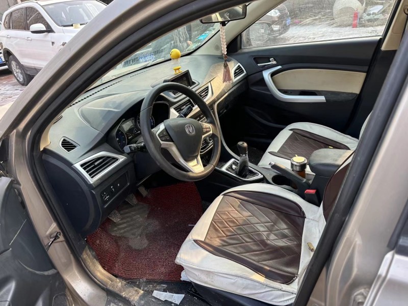 济宁17年长安汽车悦翔V76