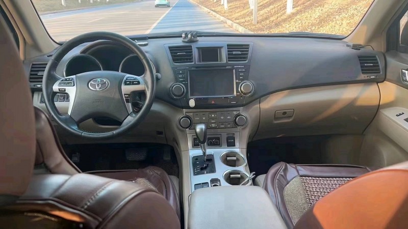 济南13年丰田汉兰达6