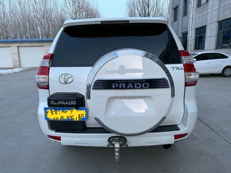 济南17年丰田普拉多8