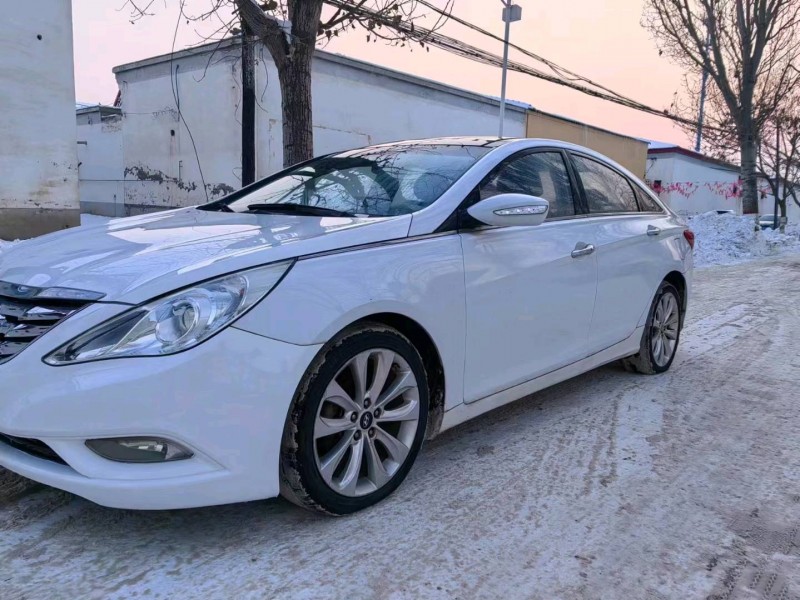 保定12年现代索纳塔八2