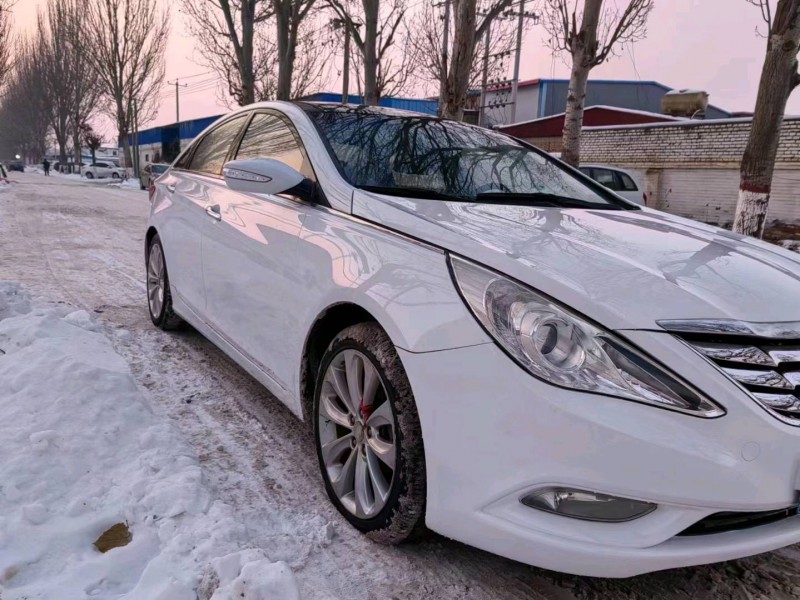 保定12年现代索纳塔八3