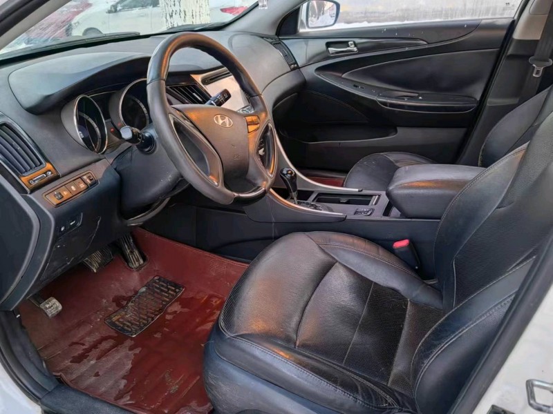 保定12年现代索纳塔八4