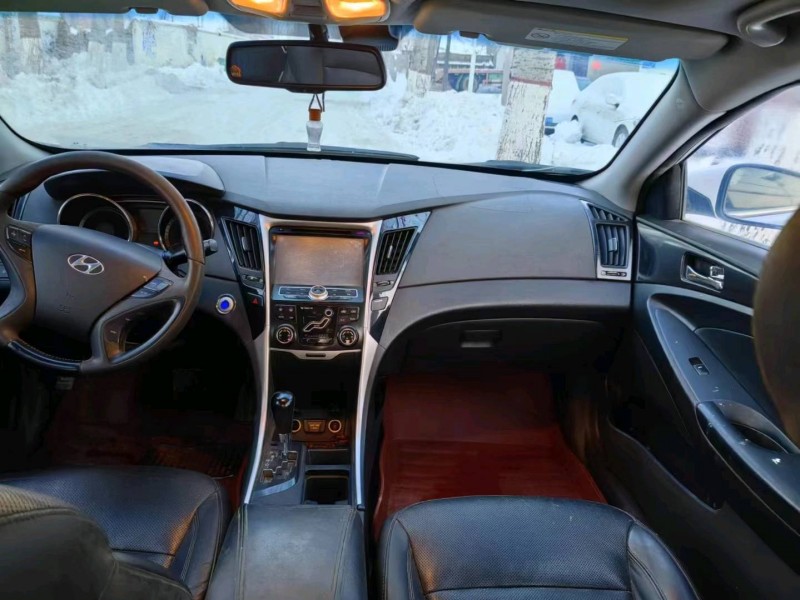 保定12年现代索纳塔八6