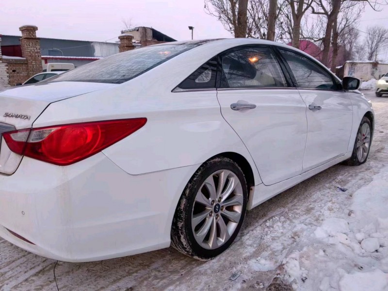 保定12年现代索纳塔八8