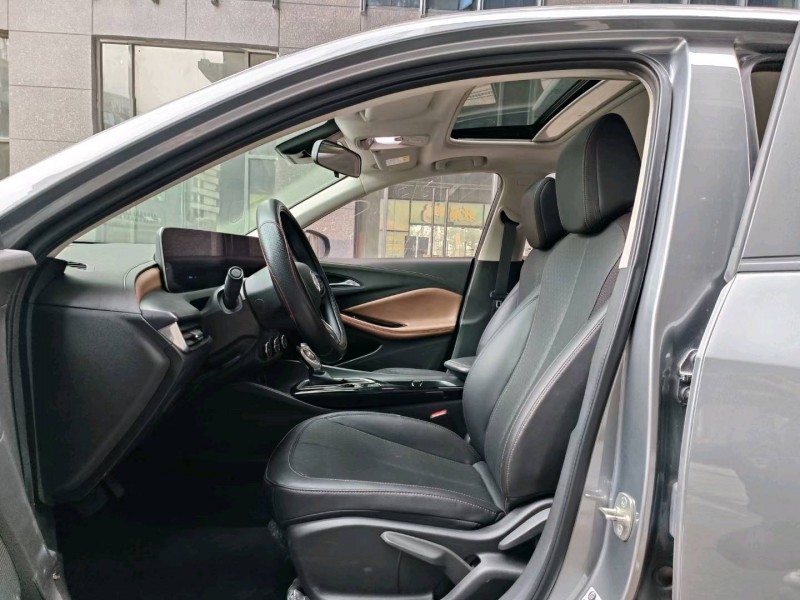 中山21年别克威朗8