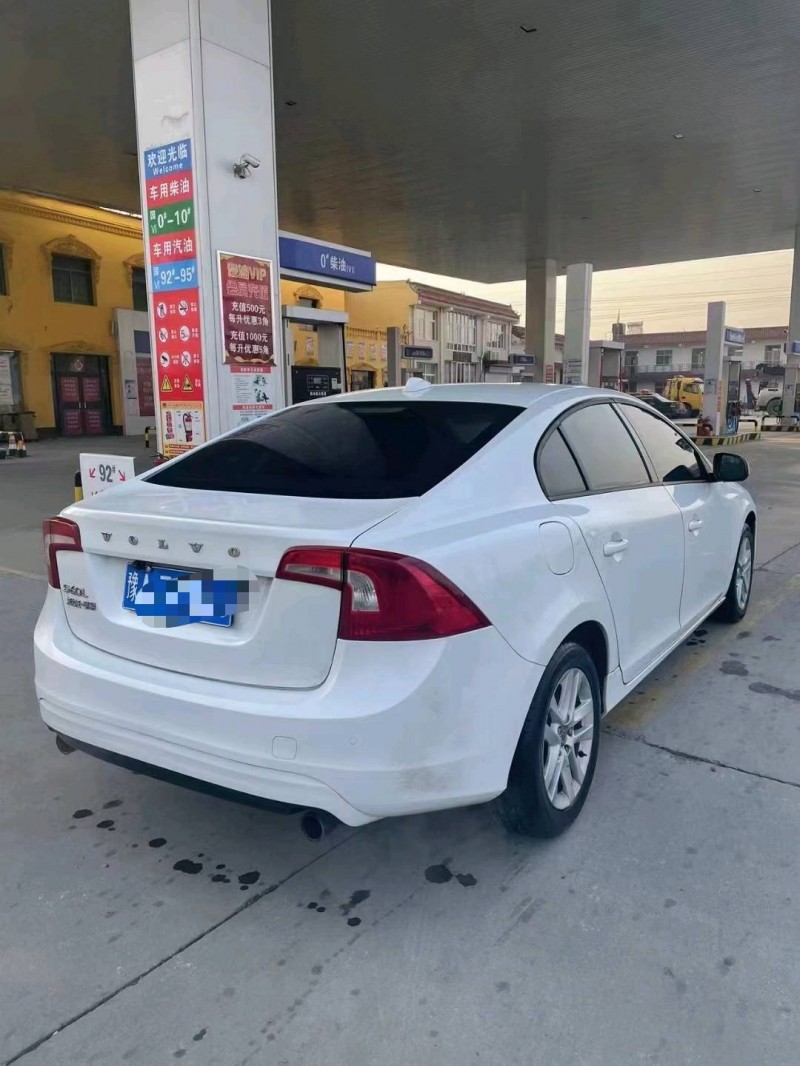 保定15年沃尔沃S60L8