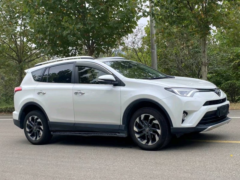 徐州17年丰田RAV43
