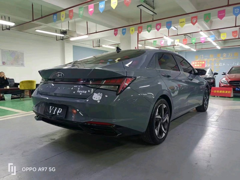 成都21年现代伊兰特8