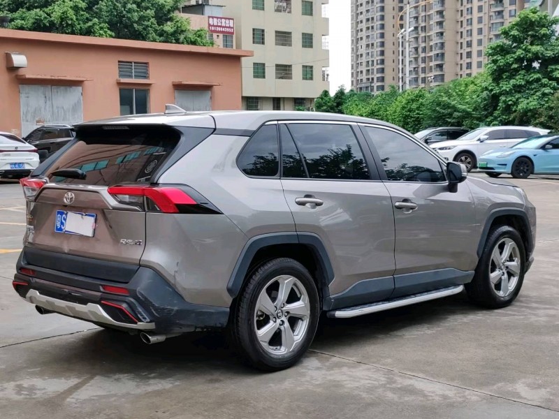 佛山22年丰田RAV44