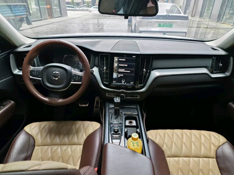 中山19年沃尔沃XC609