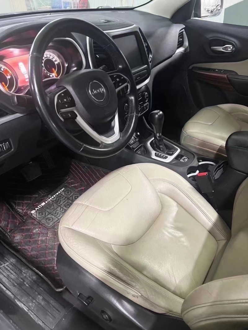 徐州17年Jeep自由光8