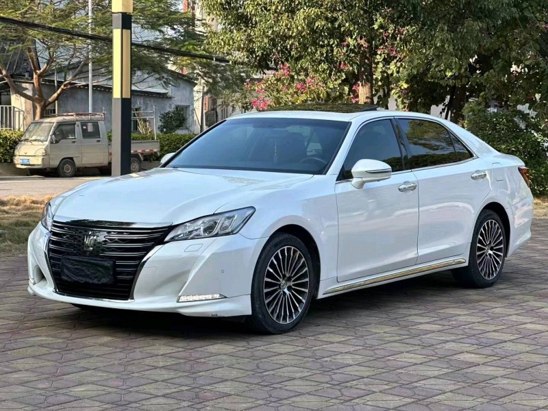 珠海19年丰田皇冠8