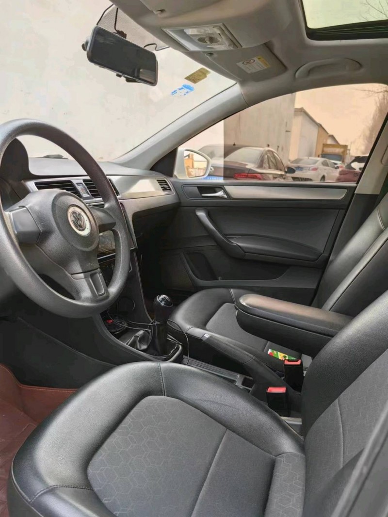 保定15年大众桑塔纳5