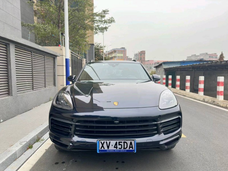 广州22年保时捷卡宴1
