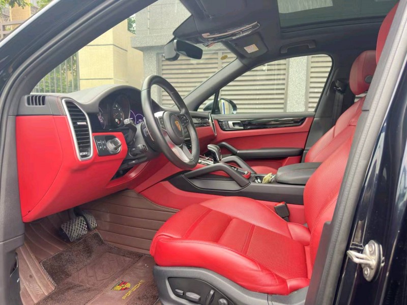 广州22年保时捷卡宴6