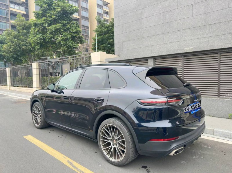 广州22年保时捷卡宴8