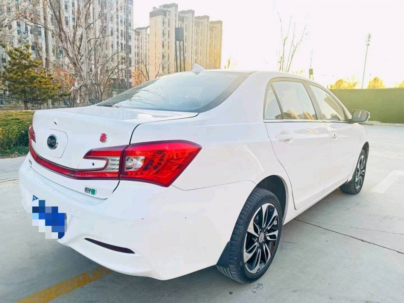 北京17年比亚迪秦8