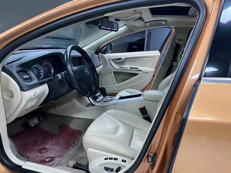 成都12年沃尔沃S60L4