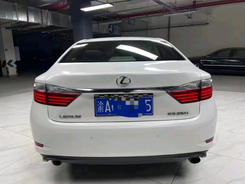 成都14年雷克萨斯ES8