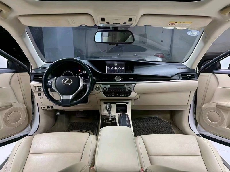 成都14年雷克萨斯ES9