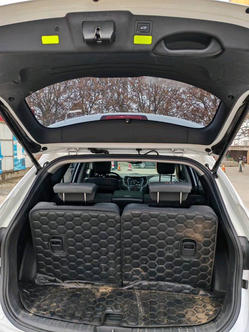 保定17年现代新胜达4