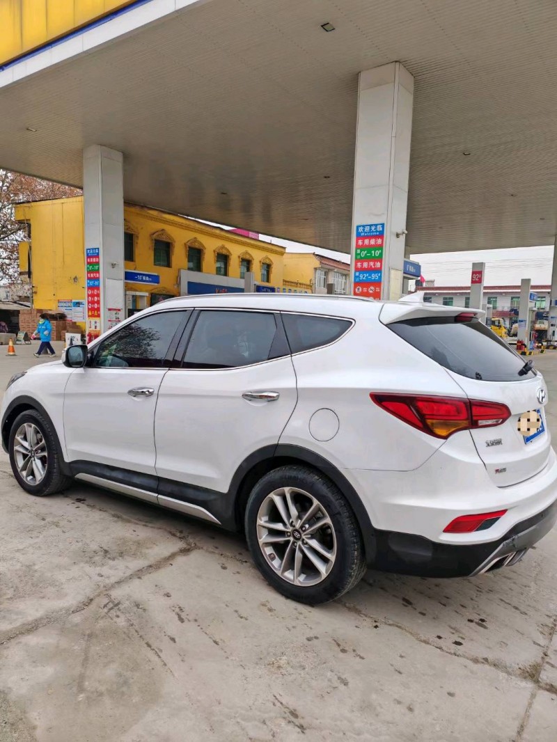 保定17年现代新胜达8