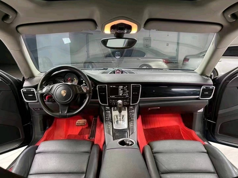 成都13年保时捷帕拉梅拉5