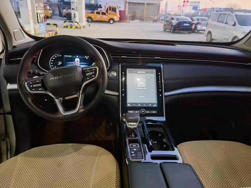 保定20年荣威RX57