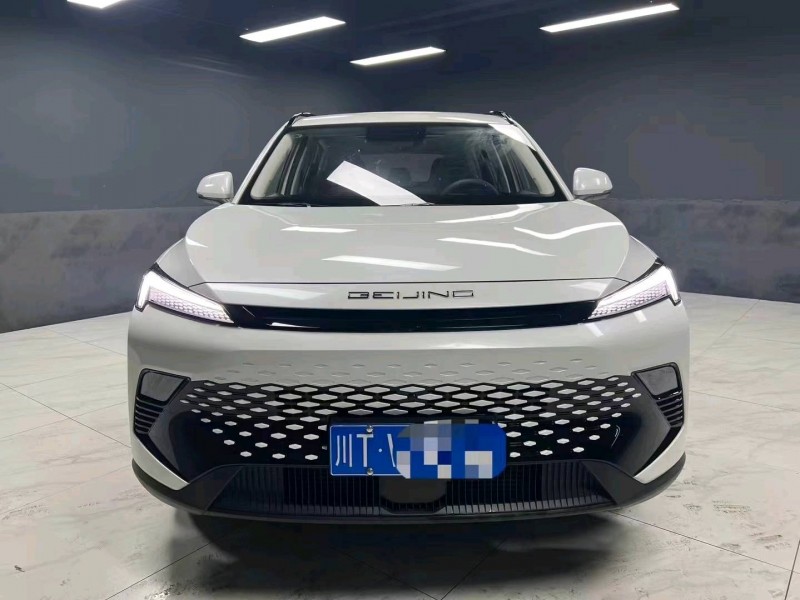 成都23年北汽制造魔方1