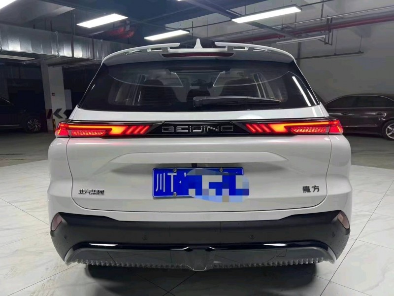 成都23年北汽制造魔方6