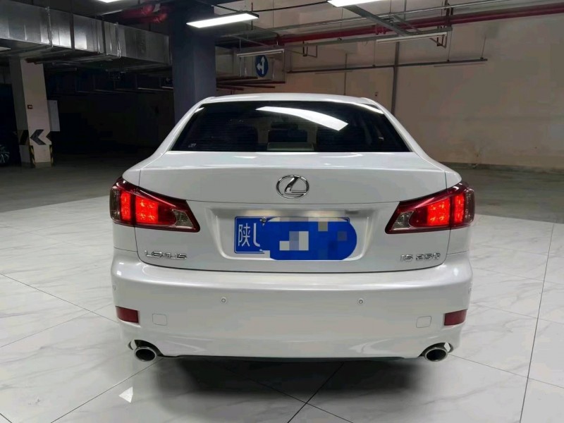 成都12年雷克萨斯IS6