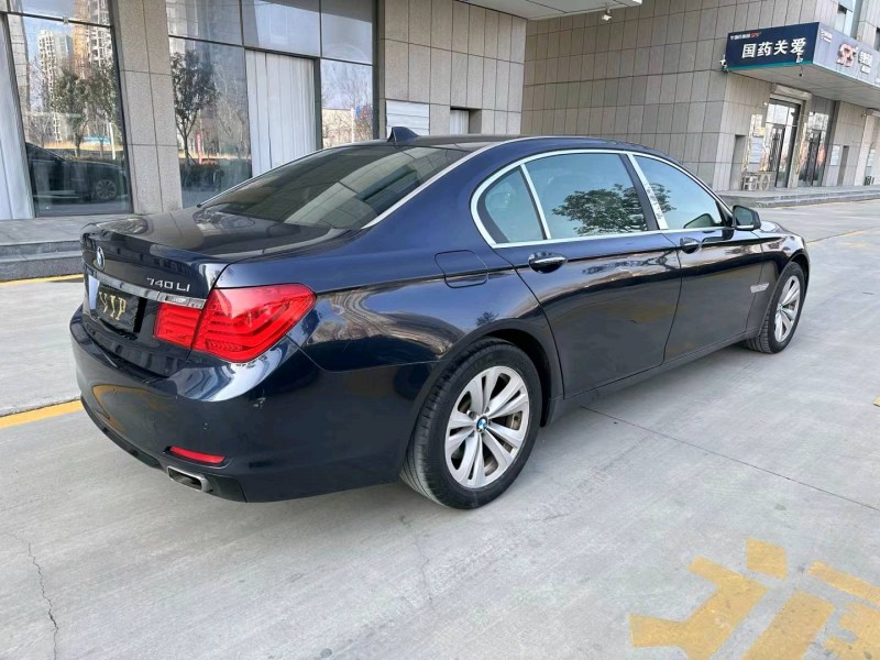 济宁11年宝马7系8