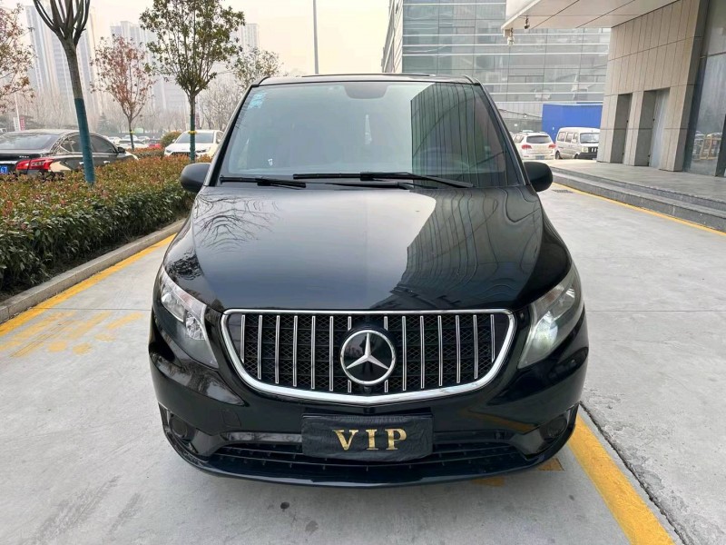 济宁18年奔驰威霆1