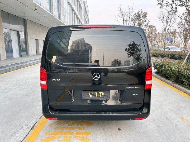 济宁18年奔驰威霆9