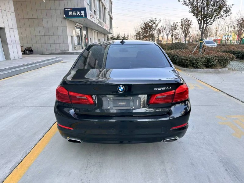 济宁18年宝马5系9