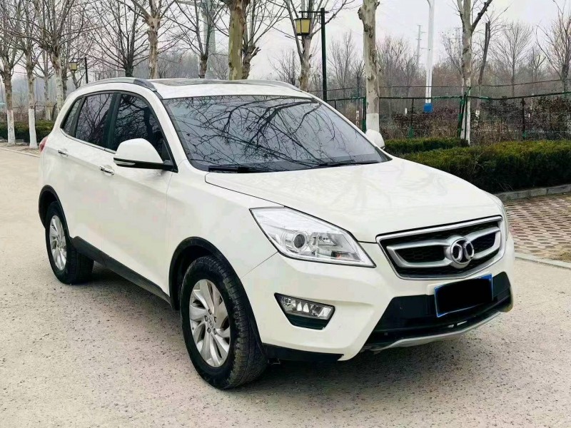 东营18年北汽绅宝X652