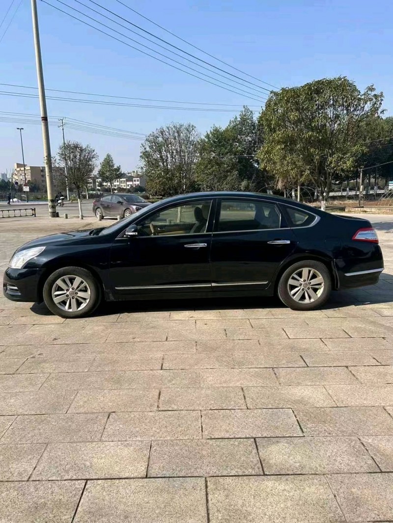 宜昌12年日產天籟3