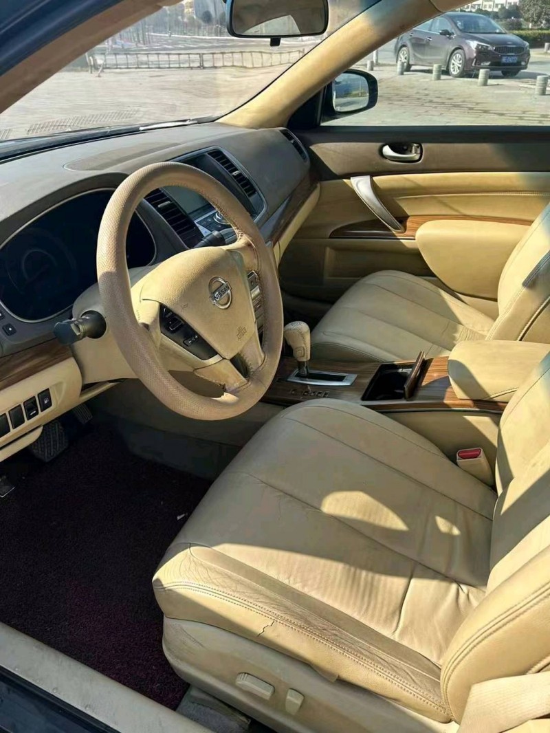 宜昌12年日產天籟4