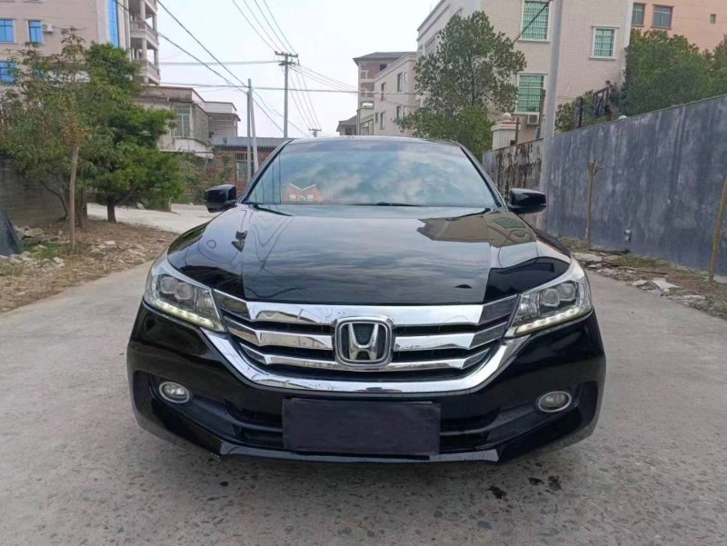 珠海14年本田雅阁1