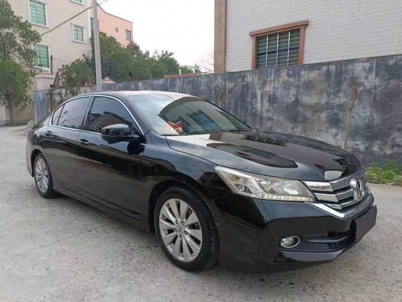 珠海14年本田雅阁2